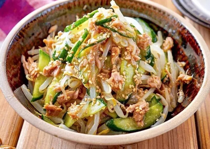 สลัดเย็นสุดเฮลตี้ “ถั่วงอกแตงกวาคลุกทูน่า” สูตรอร่อย ทำง่าย ดีต่อสุขภาพ!