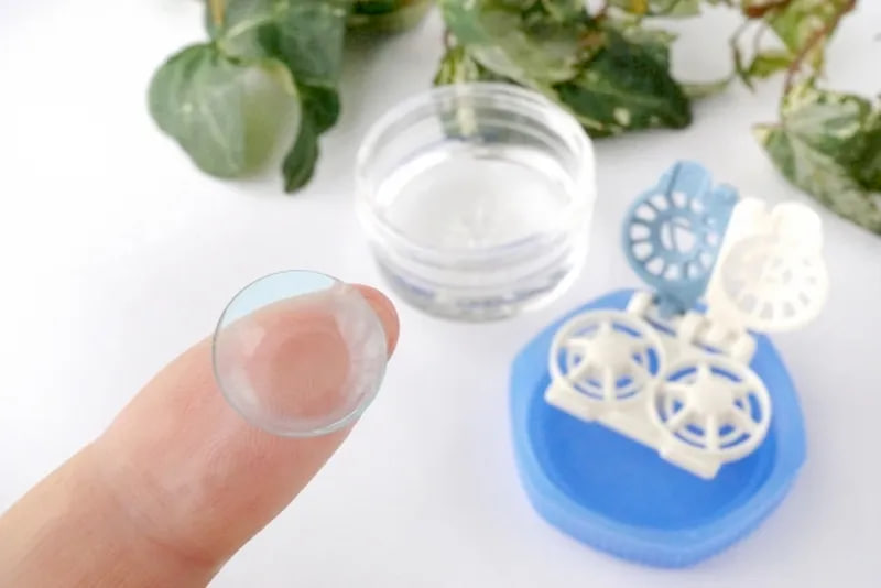 ใส่คอนแทคเลนส์นานเกินไป เสี่ยงกระจกตาบวมแดง-อักเสบ! แพทย์แนะ 5 เคล็ดลับช่วยถนอมดวงตา