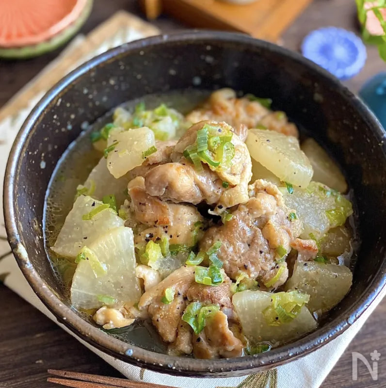 วิธีทำ ‘ซุปไก่หัวไชเท้า’ รสชาติเข้มข้นกลมกล่อม! แถมตอนท้ายยังใส่ข้าวสวยลงไปทำเป็นข้าวต้ม (Zousui) ได้ด้วย