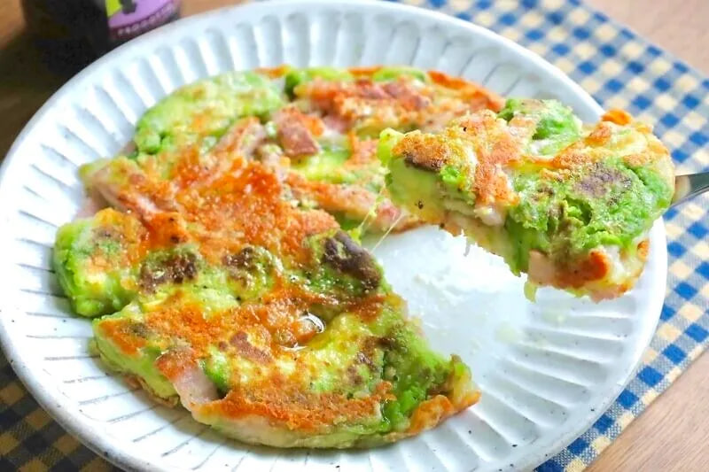 วิธีทำ ‘แพนเค้กอะโวคาโด’ กรอบนอกนุ่มใน! แค่ผสมทุกอย่างให้เข้ากันแล้วนำไปทอดก็เสร็จแล้ว